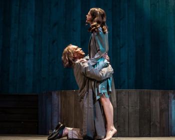 Свежий взгляд на чеховскую тоску: спектакль «Дядя Ваня» приглашает к переосмыслению.