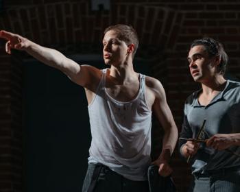 Робинзонада для нового поколения: история выживания в спектакле «Коралловый остров».